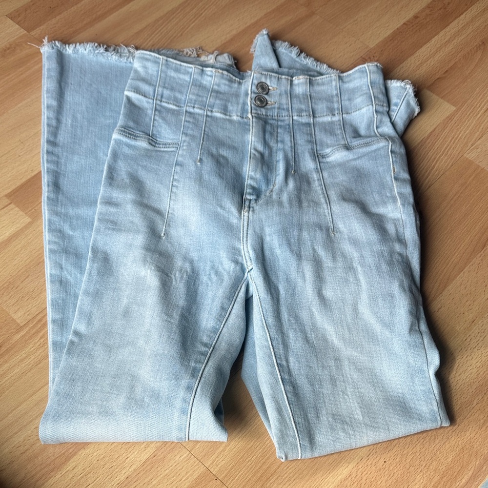 We the Free Light Wash High Rise Flare Size 26 - Picture 2 of 6